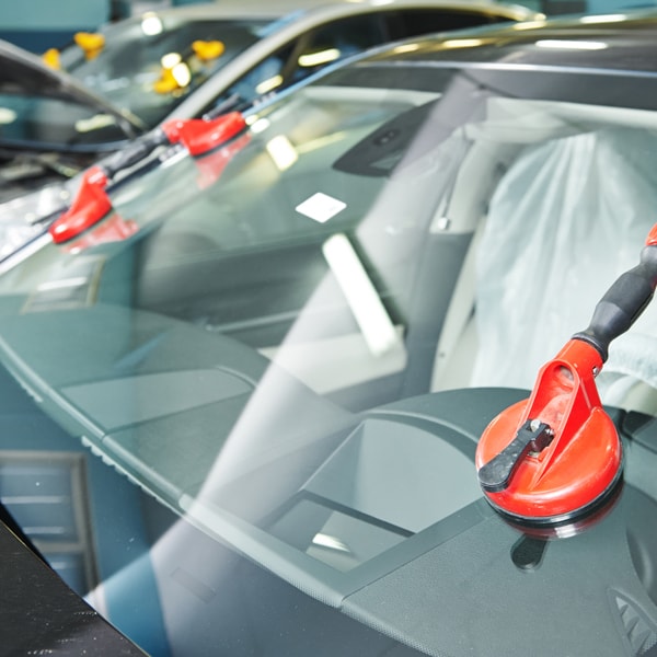 What auto glass service to contact when windshield is shattered  in Arizona