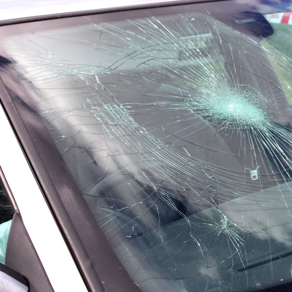 which auto glass replacement service to call and what is the price cost to fix windshield 